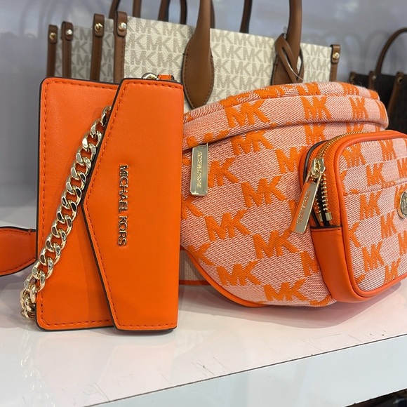 MICHAEL KORS
Maisie Large Logo 2-in-1 Sling Waist Fanny Pack Crossbody 
Poppy - Picture 16 of 16